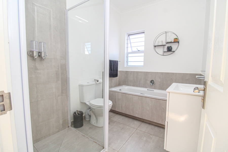 2 Bedroom Property for Sale in Beacon Bay North Eastern Cape
